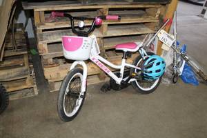 lot 181 image: Trek  Girls  Single-speed  12 Road Bike