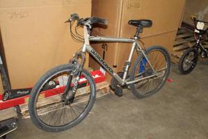 lot 179 image: Diamondback Outlook Mens  21 Road Bike