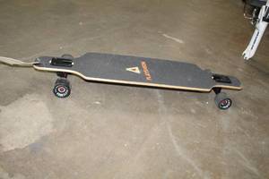 lot 184 image: Playshion Skateboard