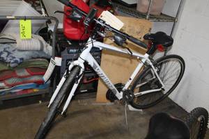 lot 168 image: Vita Specialized Mens  23-12 Road Bike