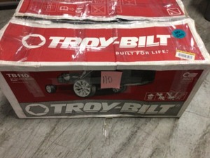 lot 110 image: 21 in. 140 cc 550ex Series Briggs & Stratton Gas Walk Behind Push Mower with 2-in-1 Cutting TriAction Cutting System by Troy-Bilt in good condition