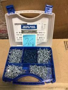 1 in. to 2-12 in. Square Drive Round Head Pocket-Hole Screw Kit (675-Pack) in good condition