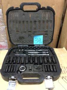 38 in. Drive 100-Position Universal SAE and Metric Mechanics Tool Set (60-Piece) by Husky in good condition