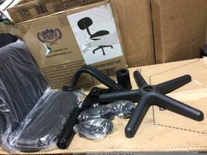 Task Chair - Hodedah Import in good condition