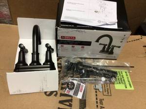 Chamberlain 4 in. Centerset 2-Handle Bathroom Faucet in Matte Black in good condition