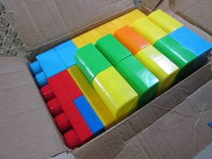 (F-0) Box Full of Assorted Mega-Blo...