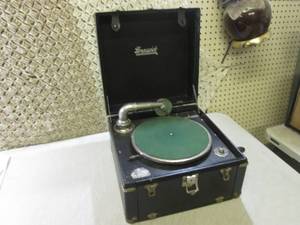 (D-3) Vintage Brunswick Hand Crank ...