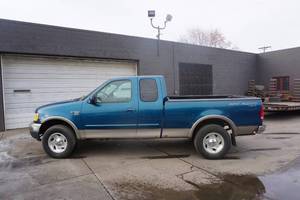 2001 Ford F-150 XLT 4 x 4 Extended Cab Pick Up Truck