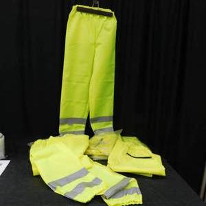 9 SAFETY VESTS