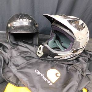 2 HELMETS AND A EASY CARRY TRAVEL BLANKET