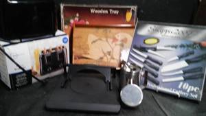 TOASTER, NEW KNIVES IN BOX, PLUS