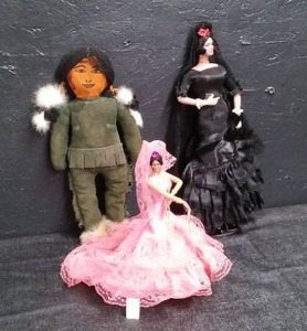 INTERNATIONAL DOLLS