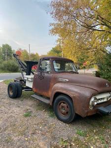 lot 3 image: 1953 Ford F-350 Wrecker Truck