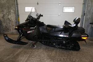 lot 9 image: 2016 Arctic Cat Pantera XT Limited Snowmobile