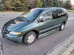 lot 6 image: 2000 Dodge Grand Caravan Handicap Accessible Van
