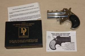 lot 1 image: Davis Industries D32 .32 HR Mag Derringer Pistol