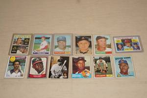lot 75 image: Baseball Cards - Oliva, Carlton, Baines