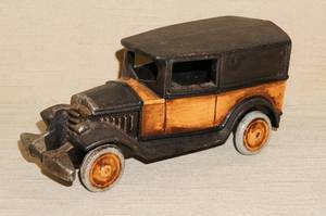 lot 104 image: Cast Iron Panel Truck
