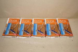 lot 151 image: 5 Bona Microfiber Cleaning Pads