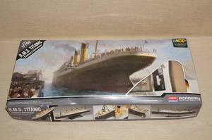 lot 171 image: Titanic Plastic Model