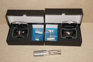 lot 186 image: 2 Hearing Aids