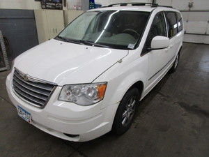 CHRYSLER TOWN & COUNTRY MINI-VAN
