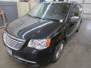 CHRYSLER TOWN & COUNTRY MINI VAN