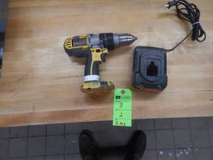 Dewalt 18v Drill and Charger - In Working Condition