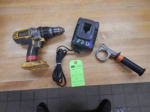Dewalt 18v Drill, Handle and Charger - In Working Condition