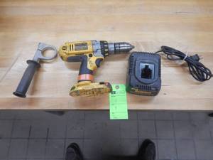 Dewalt 18v Drill, Handle and Charger - In Working Condition
