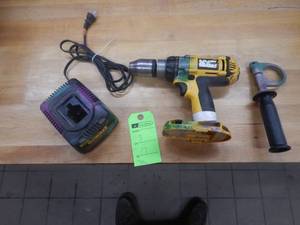 Dewalt 18v Drill, Handle and Charger - In Working Condition