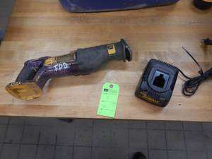 Dewalt 18v Reciprocating Saw with Charger - In Working Condition