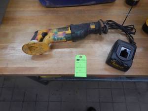 Dewalt 18v Reciprocating Saw with Charger - In Working Condition