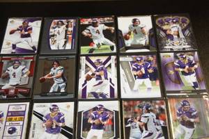 Brett Favre Minnesota Vikings Football Card Lot  18 Different Cards