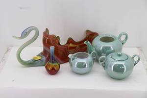 lot 13 image: Tea Set & Handmade Glass Swan