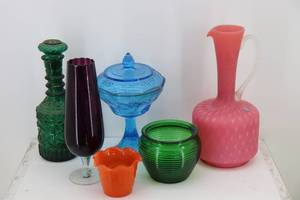 lot 17 image: Colored Glassware