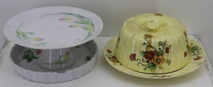 lot 29 image: Glass Cake Trays