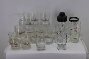 lot 31 image: Glasses & Mugs