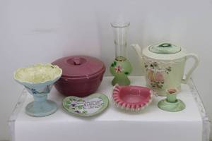 lot 32 image: Pottery Pieces