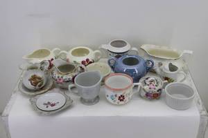 lot 33 image: Glassware Pieces