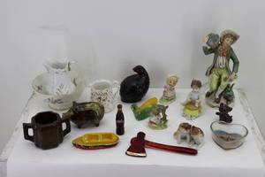 lot 35 image: Pottery & Glass Pieces