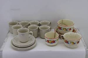 lot 37 image: Corningware & Hotoven Cookingware