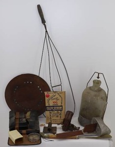 lot 42 image: Vintage Items
