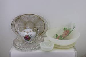 lot 44 image: Glassware Pieces