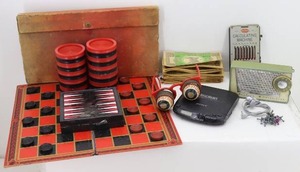 lot 65 image: Vintage Games, Transister Radio, Play Money