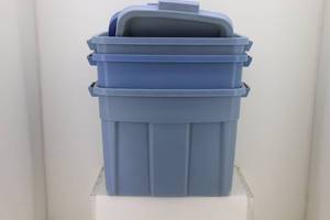 lot 77 image: (3) Rubbermaid Roughneck Totes