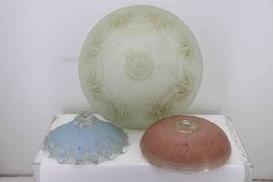 lot 83 image: Light Fixture Glass