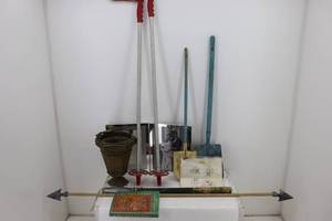 lot 86 image: Misc Items