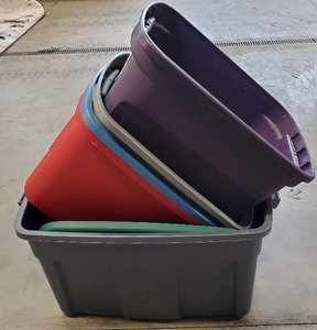 lot 79 image: (5) Large Totes