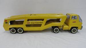 lot 1 image: Vintage metal Tonka Car Carrier